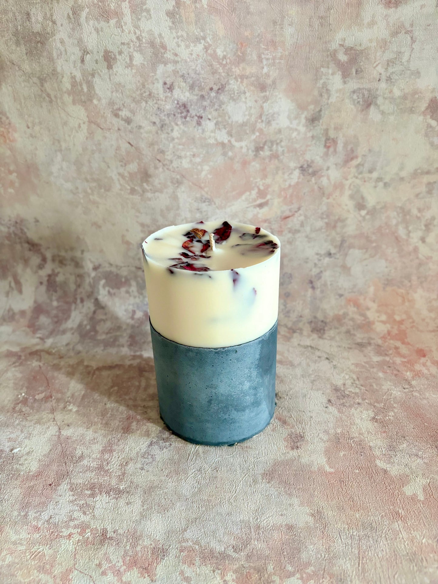 Bougie pilier béton - Gris - Parfum Douceur florale