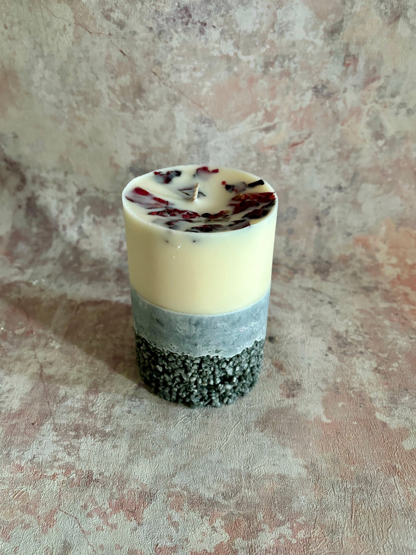 Bougie pilier pierre et béton - Gris - Parfum Douceur dorée