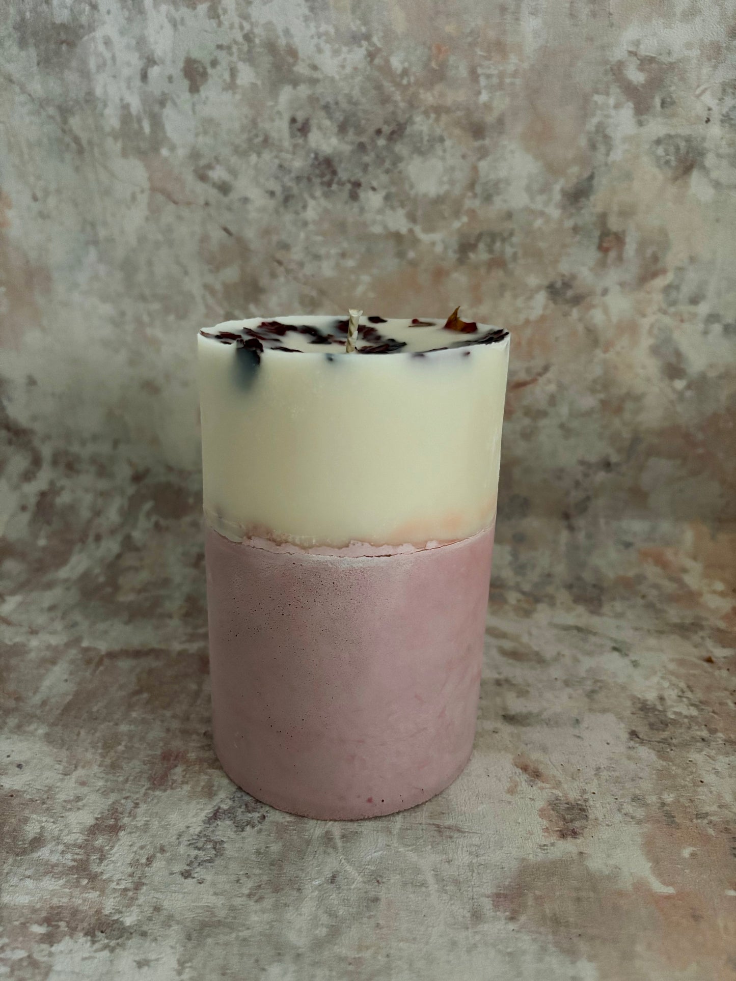 Bougie pilier béton - Rose - Parfum Jardin de printemps
