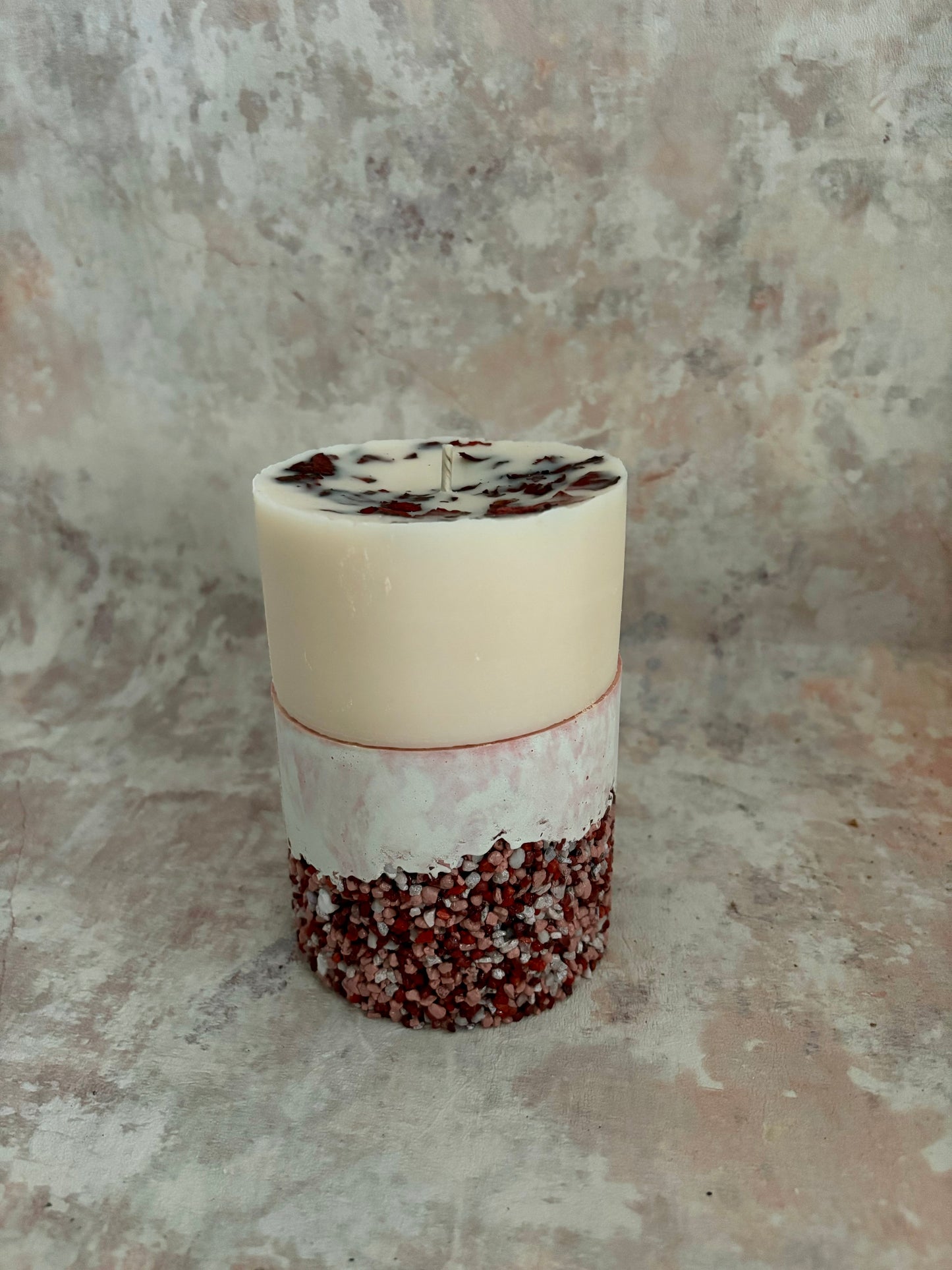 Bougie pilier pierre et béton - Rose - Parfum Délice d'enfance